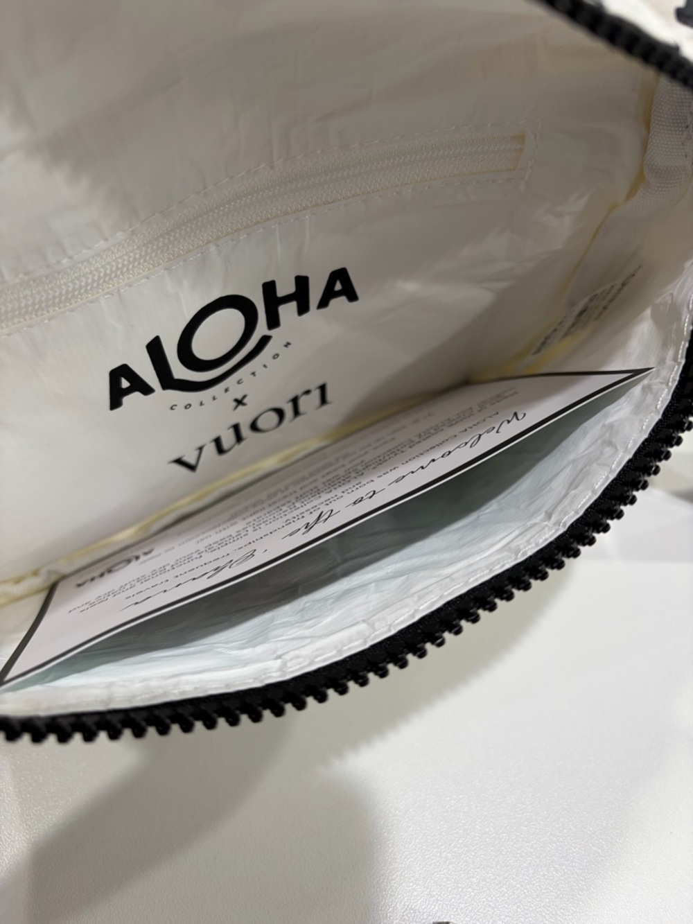 Vuori ALOHA-Mini Hip Pack Waist Black White NWT Internal Zipper Belt Bag - Picture 5 of 9